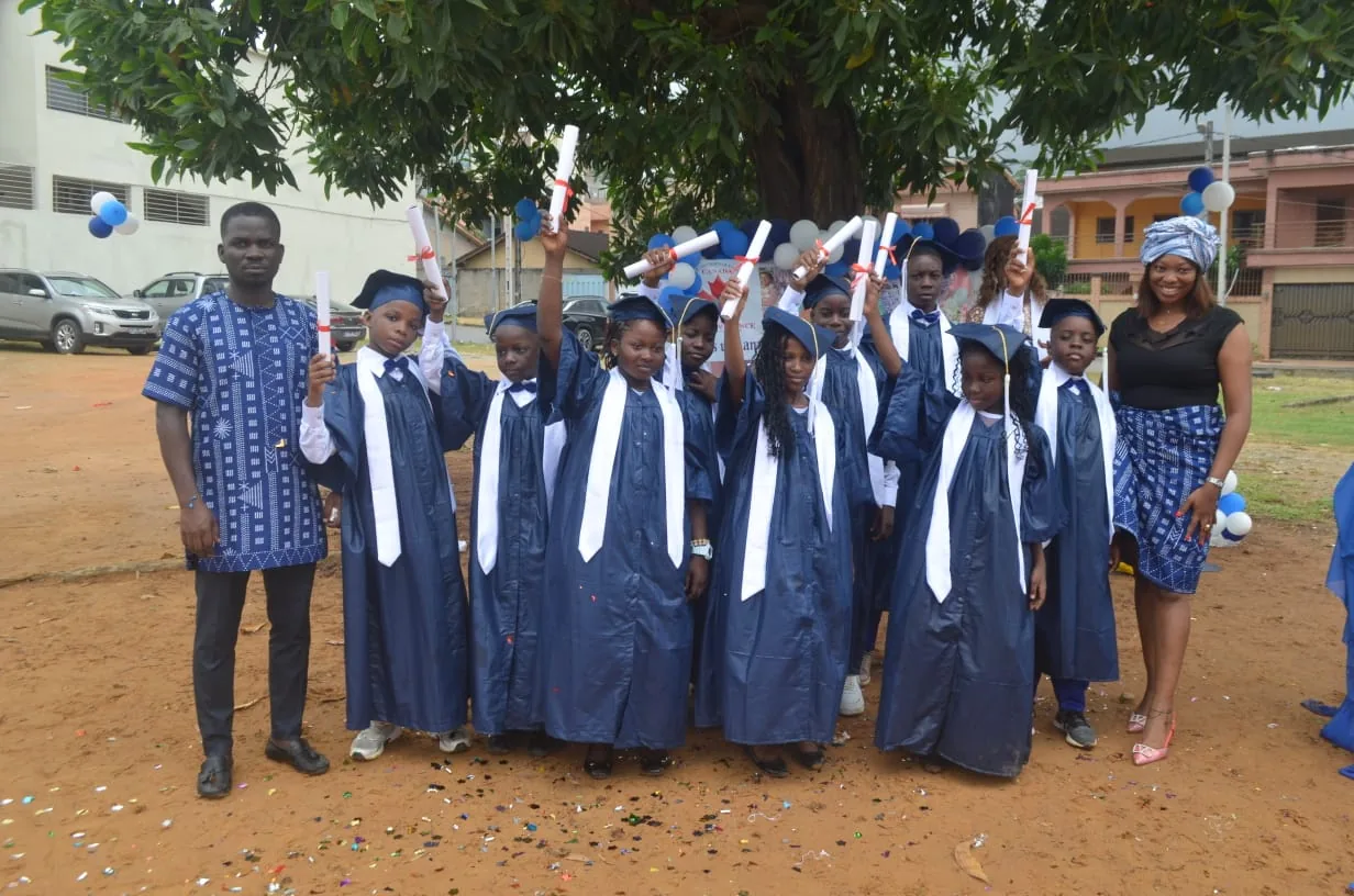 Fierté des diplômés et de leurs enseignants